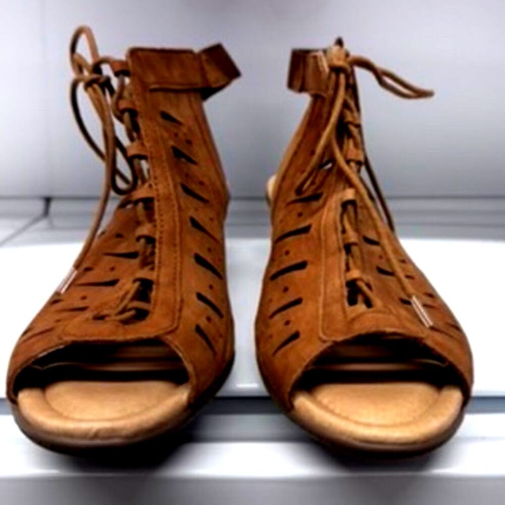 "EARTH" Kristen, Wide Laced Sandal, Chunky Heel,Size 11, Country,Prairie,